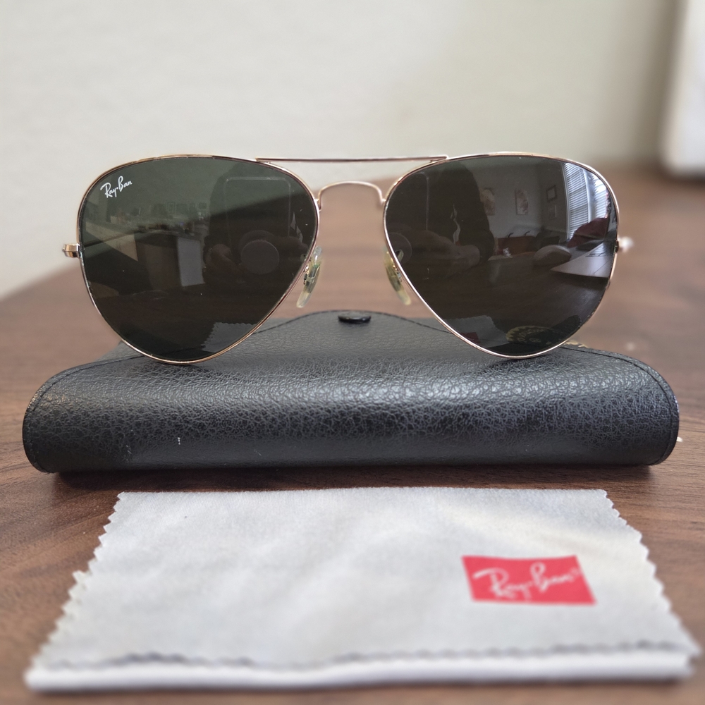 Ray-Ban Black/Gold Aviator Sunglasses - RB3025 Aviator Classic Large